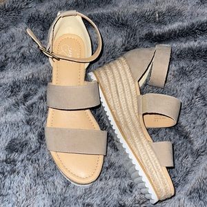 Oasis Society nude/Taupe wedges